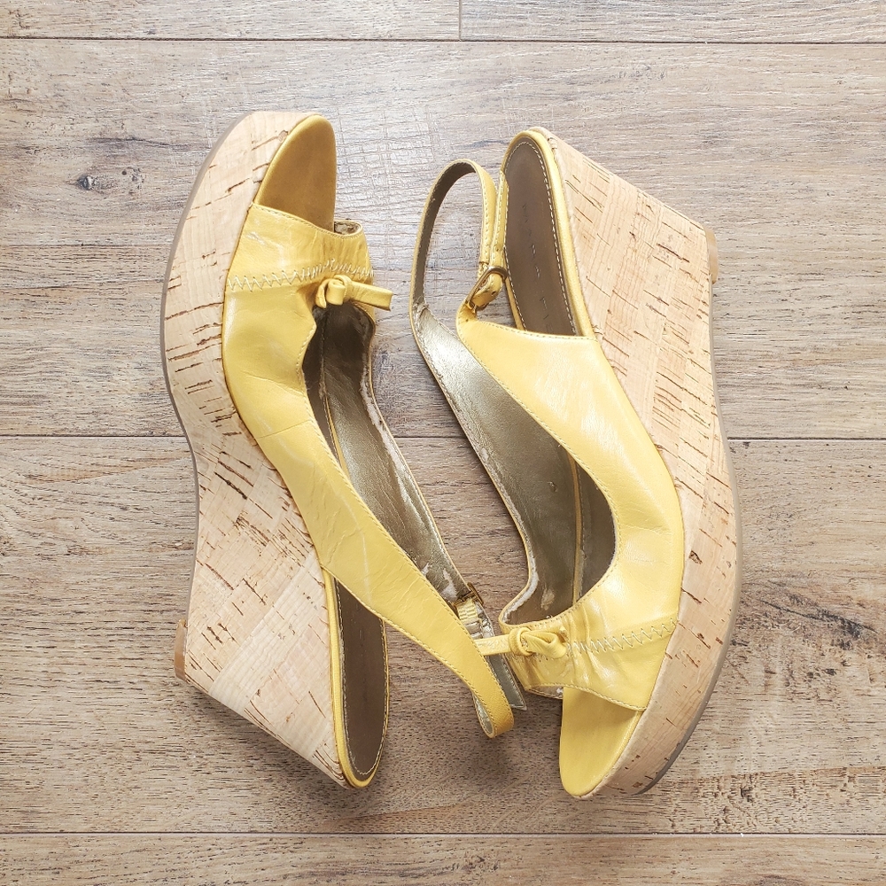 ❌❗MARC FISHER Dijon Mustard Wedges - Picture 1 of 7
